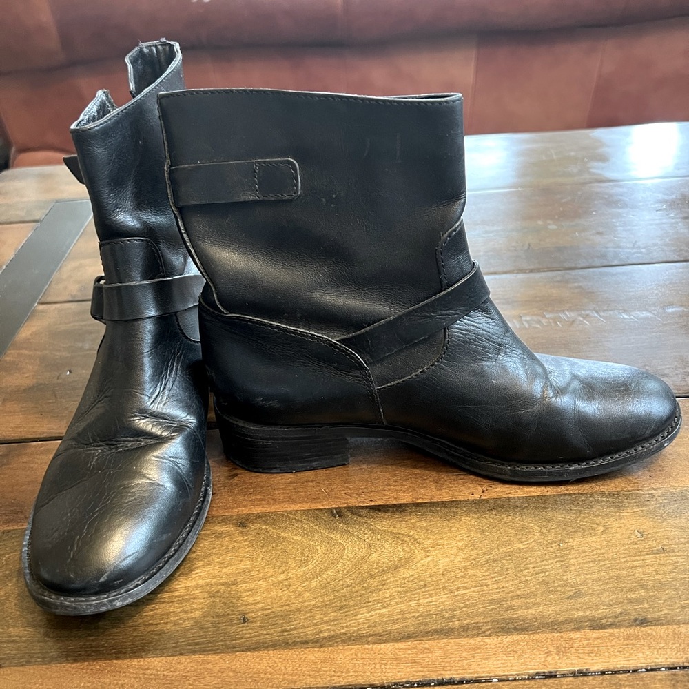 UGG Black leather Ankle Boots